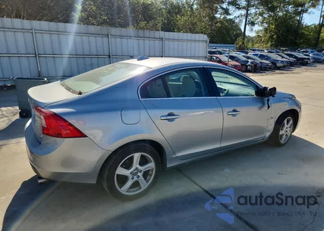 2013 Volvo S60 T5 z USA, uszkodzony, nr VIN YV1612FS1D2210770